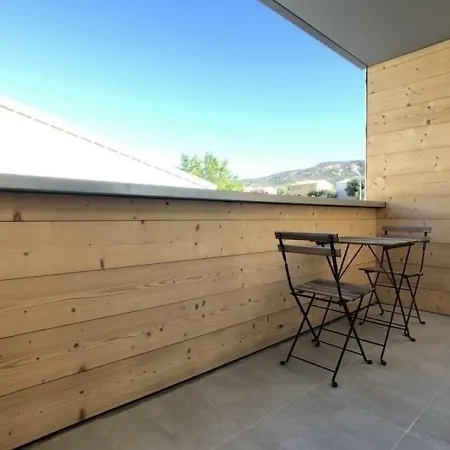 Lägenhet 2 Pieces Balcon Et Parking Proche Centre 3