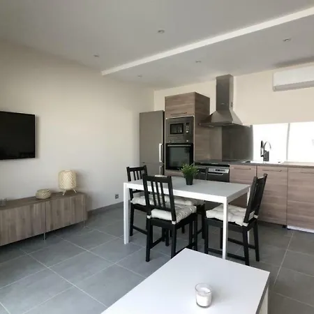Appartement 2 Pieces Balcon Et Parking Proche Centre 3